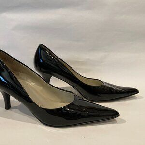 Anne Klein Patent Leather low heel black pumps